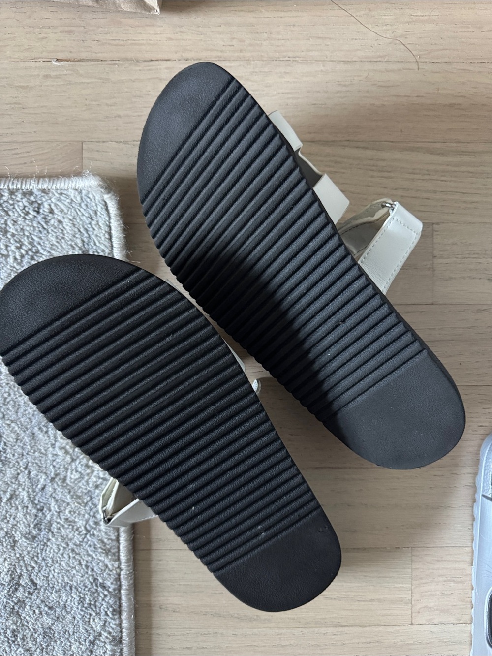 Steve Madden White Strap Slides - Picture 2 of 2